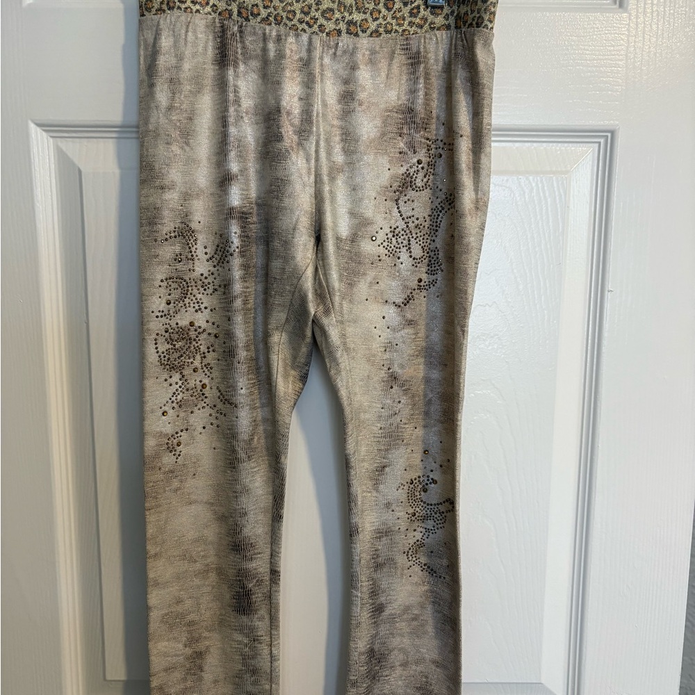 Simon Chang Beige and Black Leggings